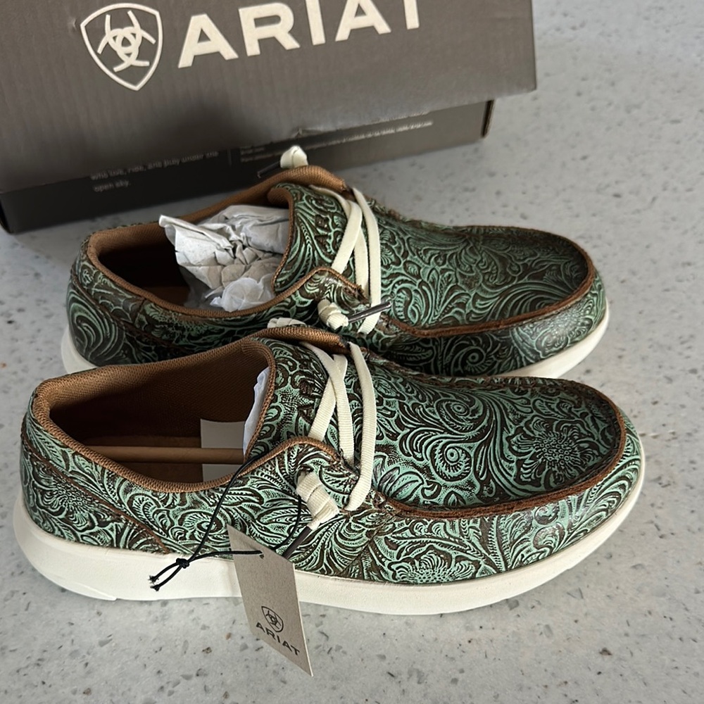 Women’s Ariat Turquoise Hilo Slip-On Loafers with Vintage Floral Emboss size 9